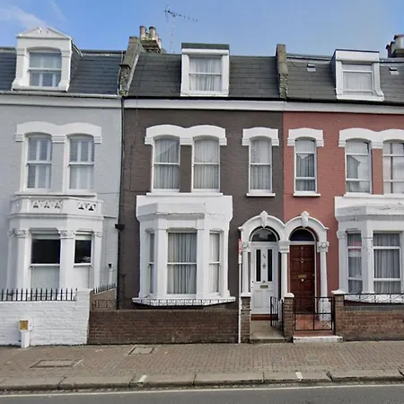 Cheerful 4 Bedroom Victorian House With Back Courtyard London Exterior photo