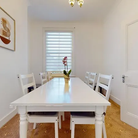 Cheerful 4 Bedroom Victorian House With Back Courtyard London Exterior photo