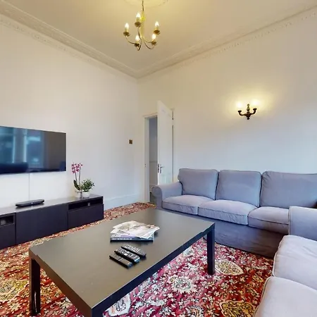 Cheerful 4 Bedroom Victorian House With Back Courtyard London Exterior photo