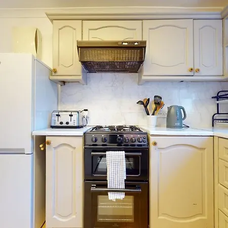 Cheerful 4 Bedroom Victorian House With Back Courtyard London Exterior photo